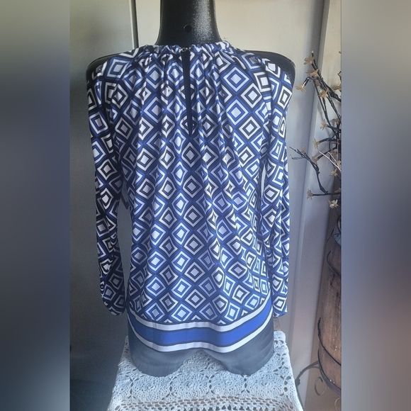 Michael Kors Blue and White Square Print Long Sleeve Cold Shoulder Top M - Picture 4 of 7